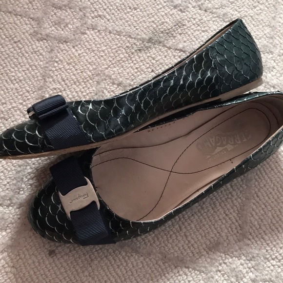 Ferragamo Python Leather Blue VarinA Flats 7 C - Picture 7 of 8
